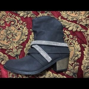 STEVIES BLACK ANKLE BOOTS